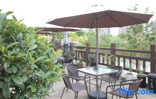 Lishuilouting Inn (Xiuyan Road Subway Station)