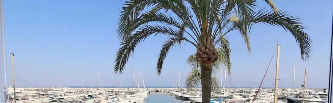 Marbella Home Rentals - Frontline 3br Apartment, Puerto Banus