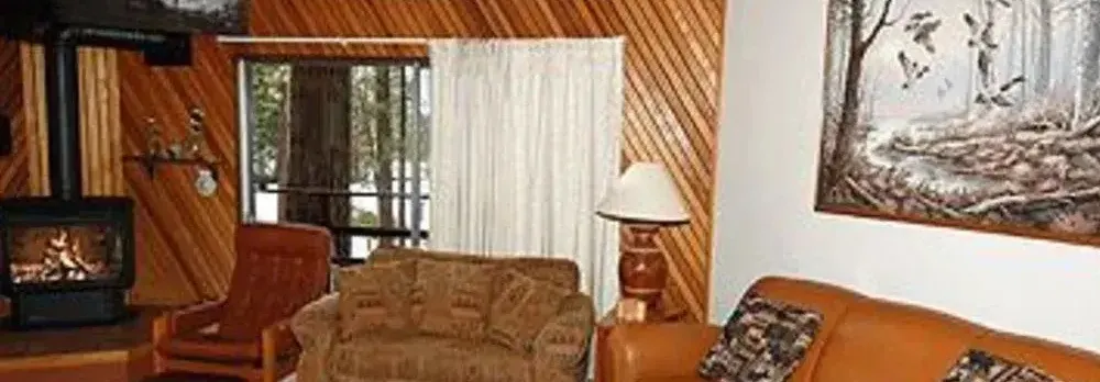 1360 Knoll Lane 3 Bedroom Home by RedAwning
