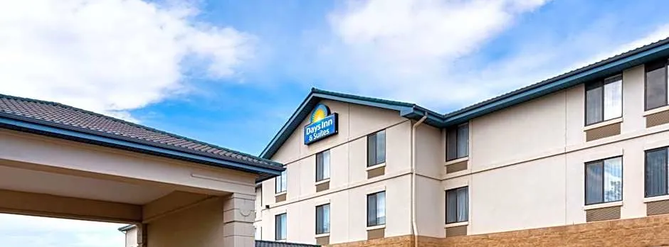 Days Inn & Suites by Wyndham Denver International Airport