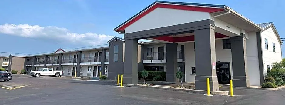 Super 8 by Wyndham Monroe