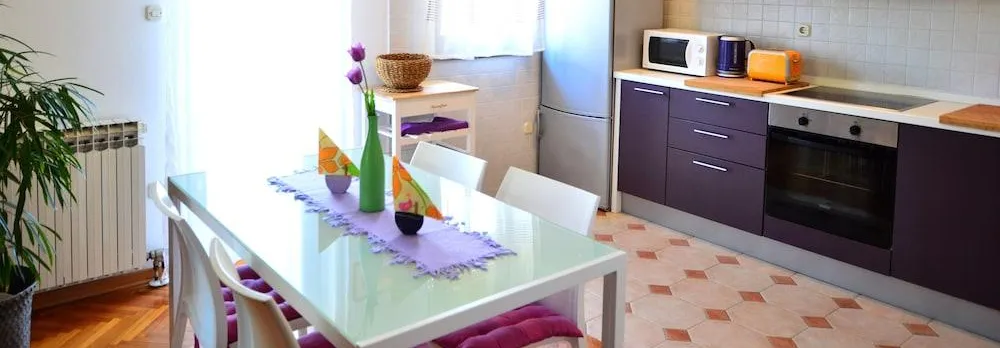 Elza Apartments