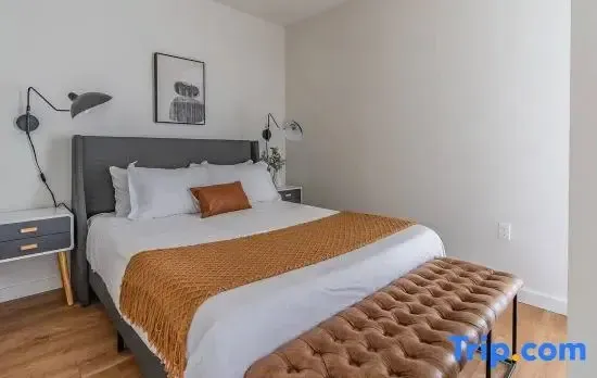 1BR | Views, Rooftop, Gym | Bellevue | Sophari B