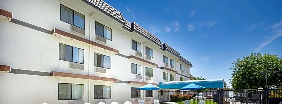 Days Inn by Wyndham Woodland