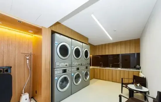 Hefeng Xinyi Hotel (Beijing Jinsong Guangqumenwai Subway Station Store)