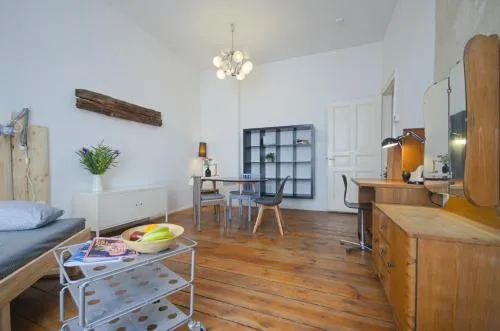 Courtyard Apartment (LIDELI)