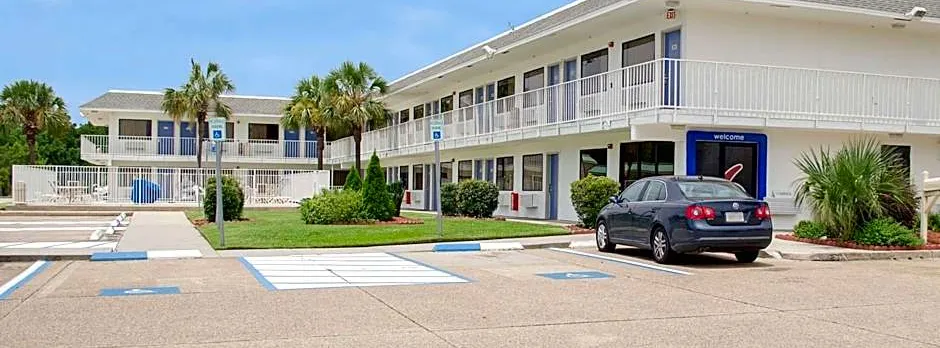 Motel 6 Gulfport, MS Airport