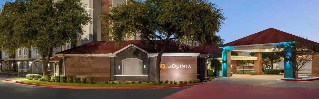 La Quinta Inn & Suites by Wyndham Dallas Arlington South
