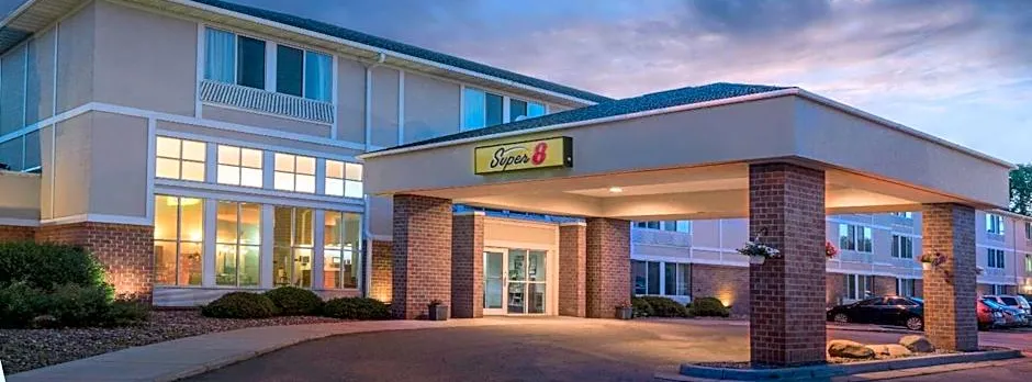 Super 8 by Wyndham Menomonie WI