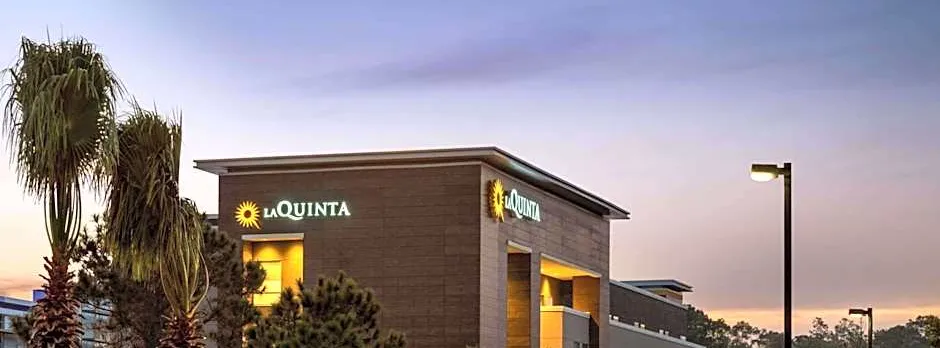 La Quinta Inn & Suites by Wyndham Orlando IDrive Theme Parks