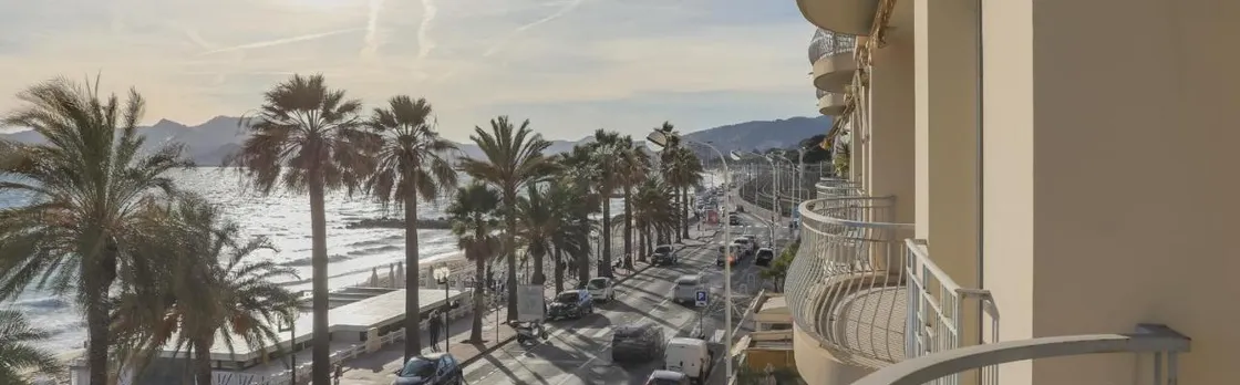 Upstays Sea View Mistral Beach 85m2 Apartment