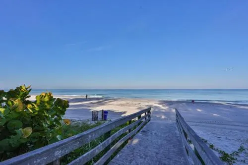 100 steps to beautiful Indian Rocks Beach, oceanside, 2 bedroom updated condo