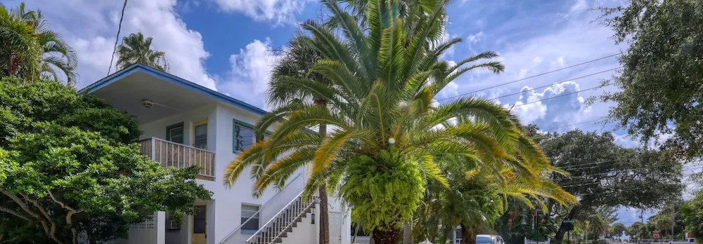 BeachTrail Lodging
