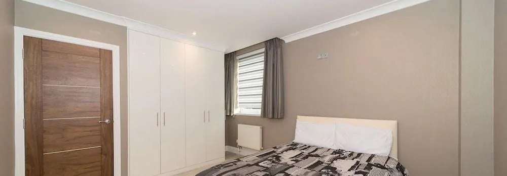 Newly Refurbished Flat Hyde Park London