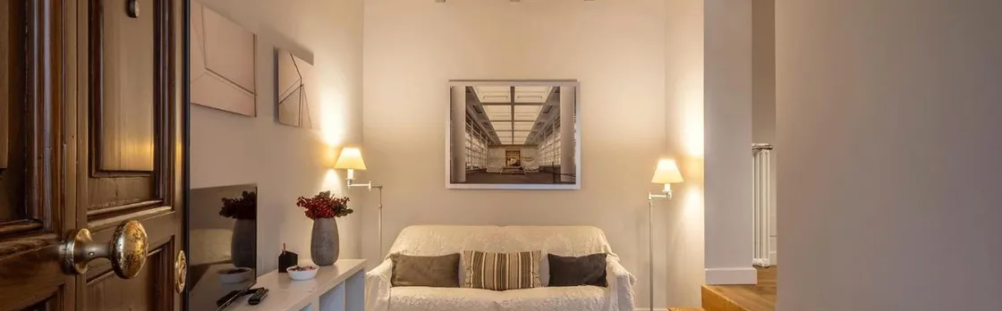 Fotofever Apt, Two Bedrooms with Air Conditioned in Elegant Shopping Area, Close To Vatican City