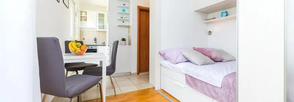 Spacious Studio with Balcony, Close To the Znjan Beach