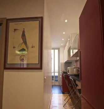 Piramide House