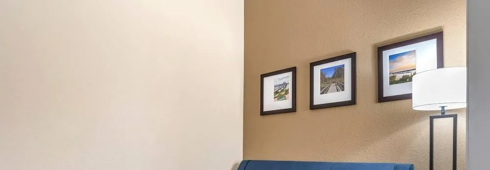 Comfort Suites