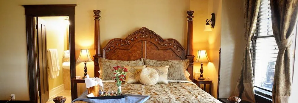The Iron Horse Inn Bed & Breakfast Inn (Adults only)