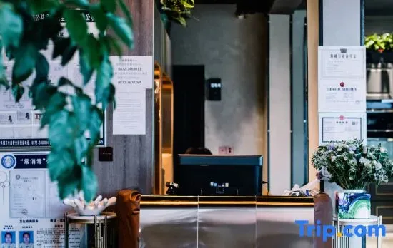 Dongmo · Internet Red Travel Beach Hotel (Dali Erhai Branch)