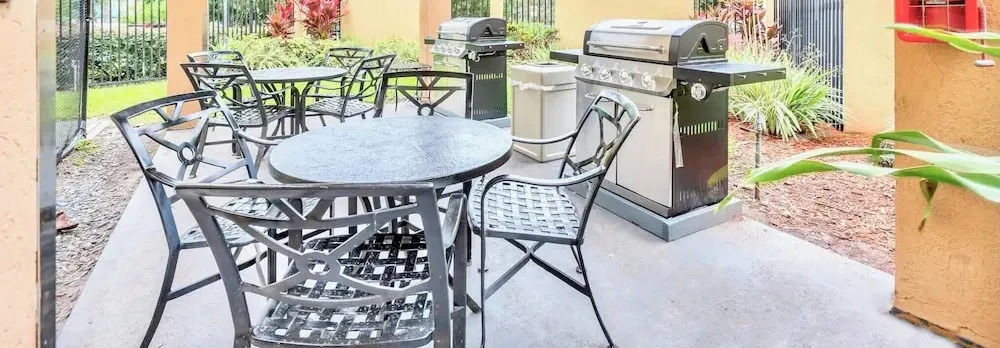 Chic Apartment Near Universal w Pool & Hot Tub