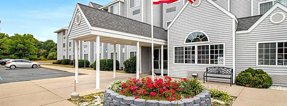 Microtel Inn & Suites by Wyndham Manistee
