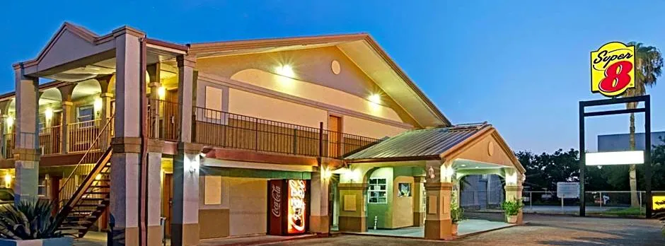 Super 8 by Wyndham La Marque TX/Texas City Area