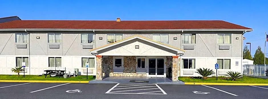 Rodeway Inn & Suites Jacksonville near Camp Lejeune
