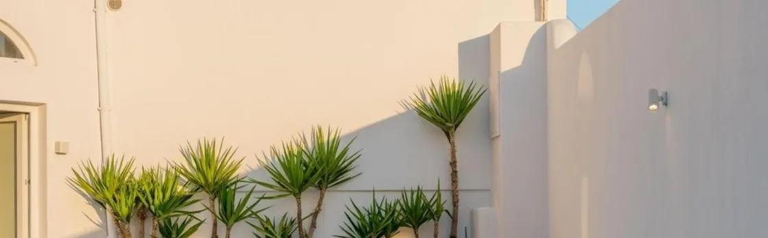Fira-Cave-Sleeps 13-Parking-Pool-Pet Friendly
