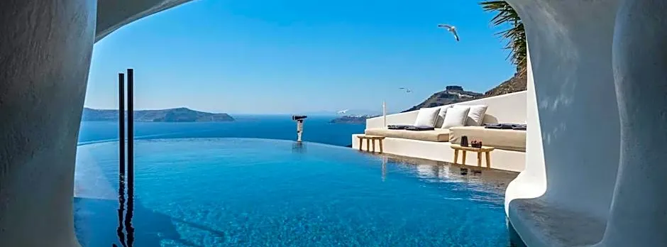 Porto Fira Suites
