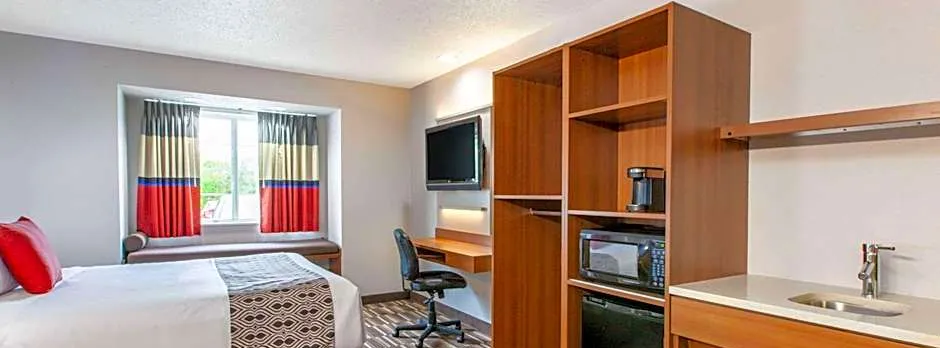 Microtel Inn & Suites by Wyndham Pittsburgh Airport
