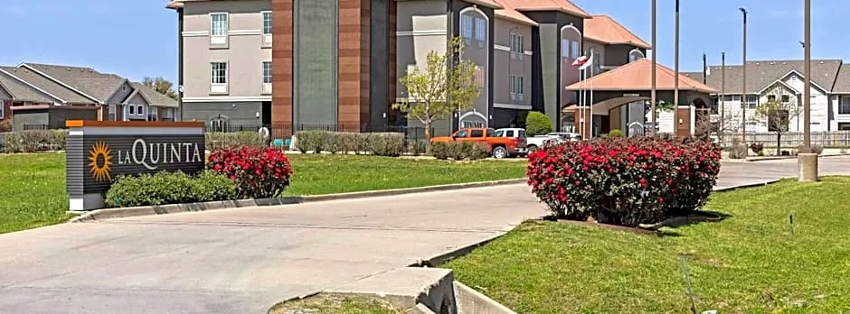 La Quinta Inn & Suites by Wyndham Hillsboro
