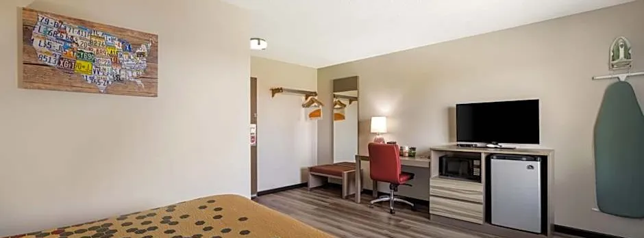 Econo Lodge Inn & Suites Canandaigua - Fingers Lake Area