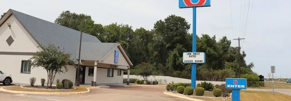 Motel 6 Alvin, TX