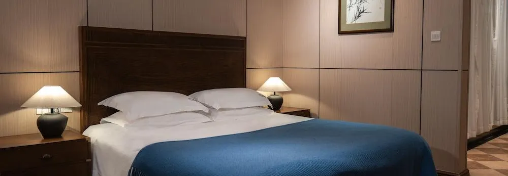 Chengdu Wenjun Courtyard Hotel