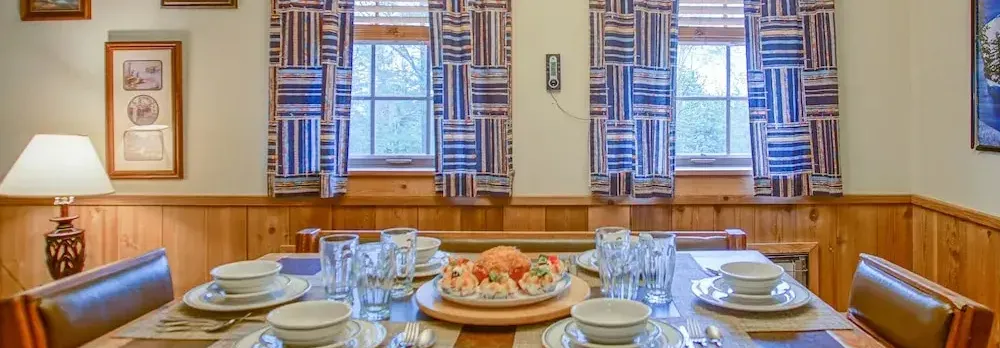 Whistlepunk #31: 2 Bedrooms, 2 Bath: Slope Side, Central Location. Wood Fireplace