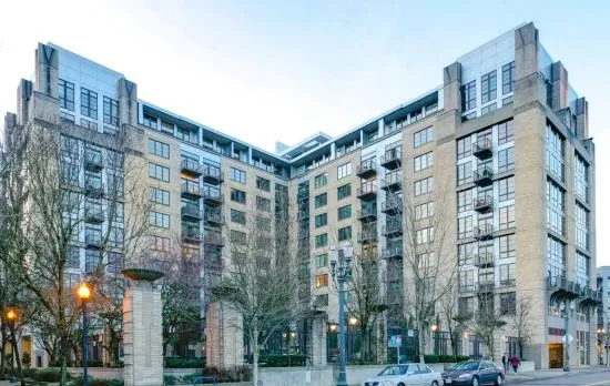 Recently Upgraded 1Br Apt – Downtown Location