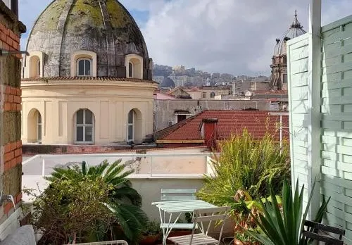 S- Naples Loft with balcony in the historic center