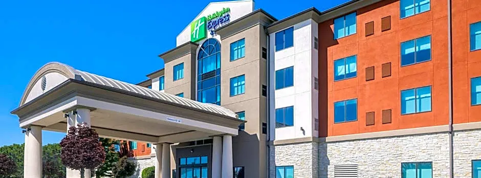 Holiday Inn Express & Suites Kansas City Airport By IHG