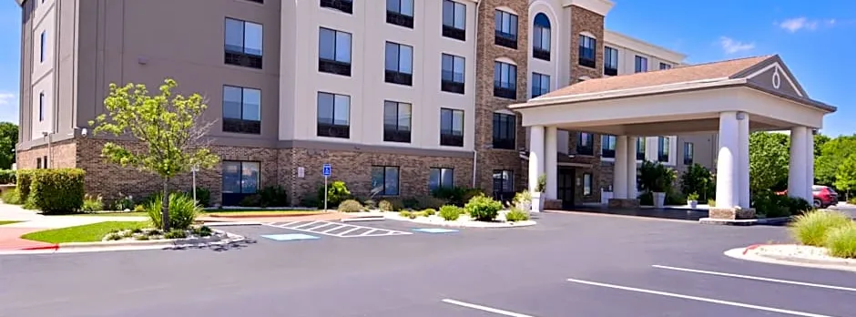 Holiday Inn Express & Suites Selma By IHG
