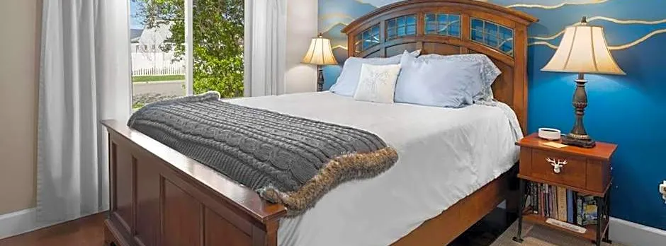 Charming and Cozy Private Home Walking Distance to Downtown