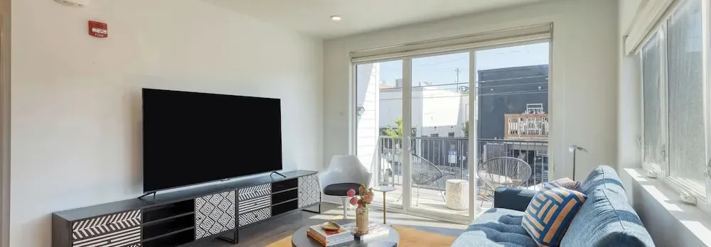 916 Main 12 Unit Buyout - 30bdrs! Prvt Two Floors