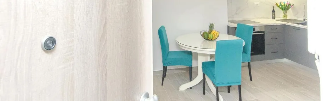 Blue Moon Split Apartment