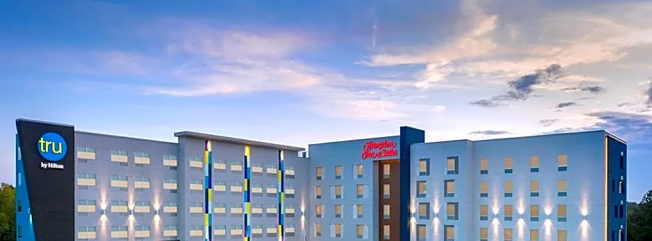 Tru by Hilton Charlotte Airport Lake Pointe