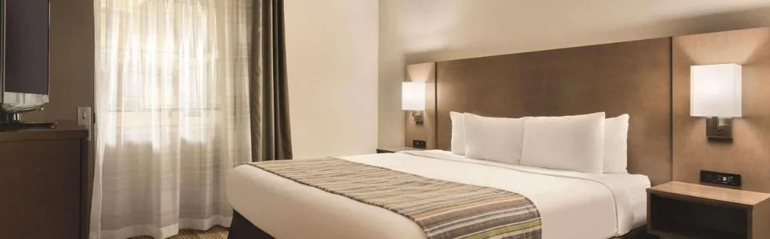 Country Inn & Suites by Radisson, Fergus Falls, Mn