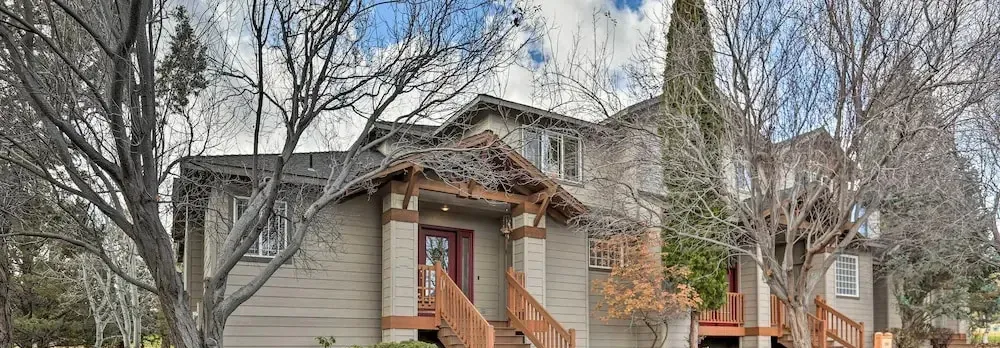 Idyllic Redmond Townhome w/ Furnished Deck!