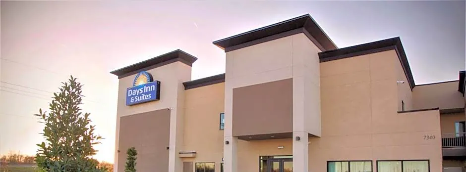 Days Inn & Suites by Wyndham Port Arthur