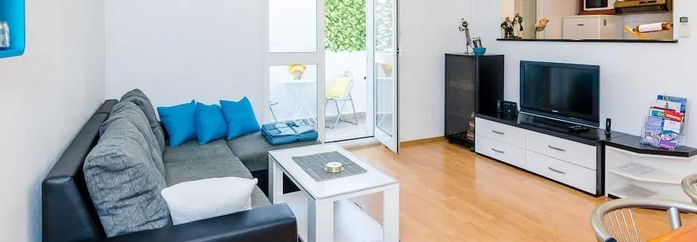 Apartment Antej - One Bedroom Apartment with Terrace And City View