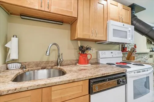 One Bedroom Edgemont Condo A1 Near Base Ski Back