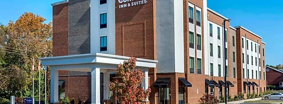 Comfort Inn & Suites Downtown near University